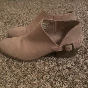 Small heeled shoes from American eagle